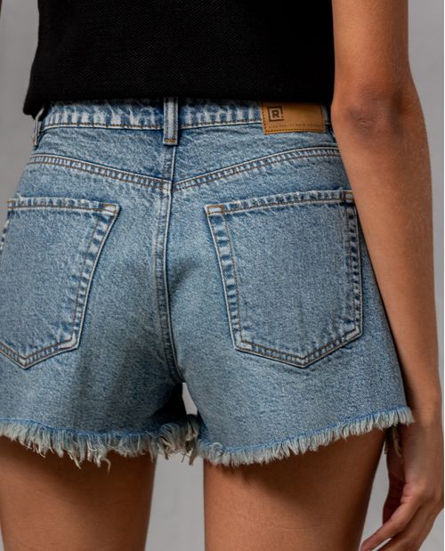 Short de tono medio para mujer
