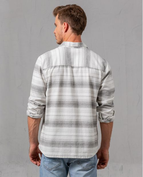 Camisa con bolsillos de tapa para hombre