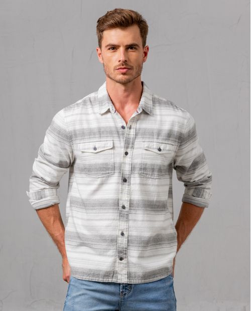 Camisa con bolsillos de tapa para hombre