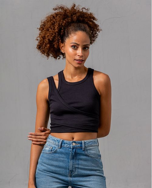 Camiseta con diseño cruzado para mujer