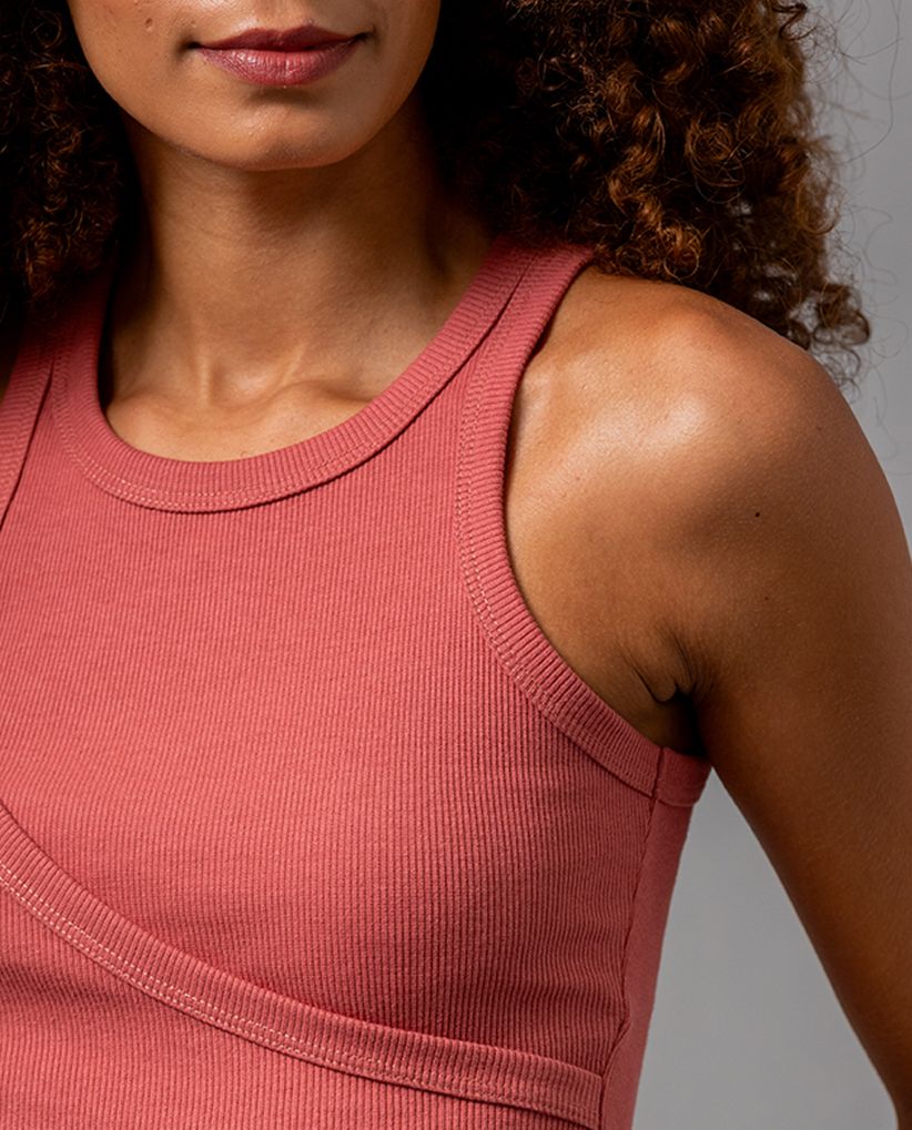 Camiseta con diseño cruzado para mujer