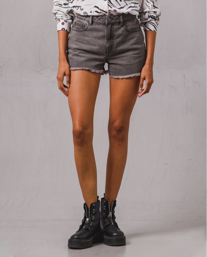 Short con ruedo desflecado Compra Online