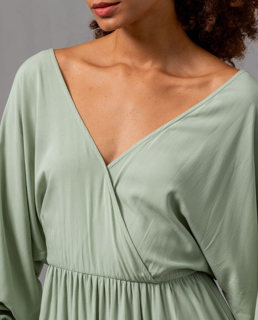 Vestido corto con escote para mujer