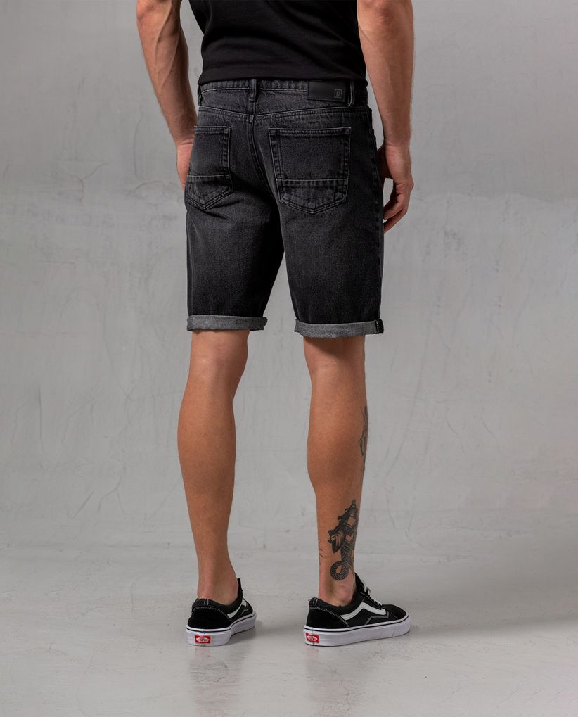 Bermuda en black denim para hombre