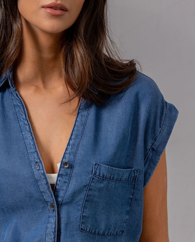 Camisa con escote en V para mujer