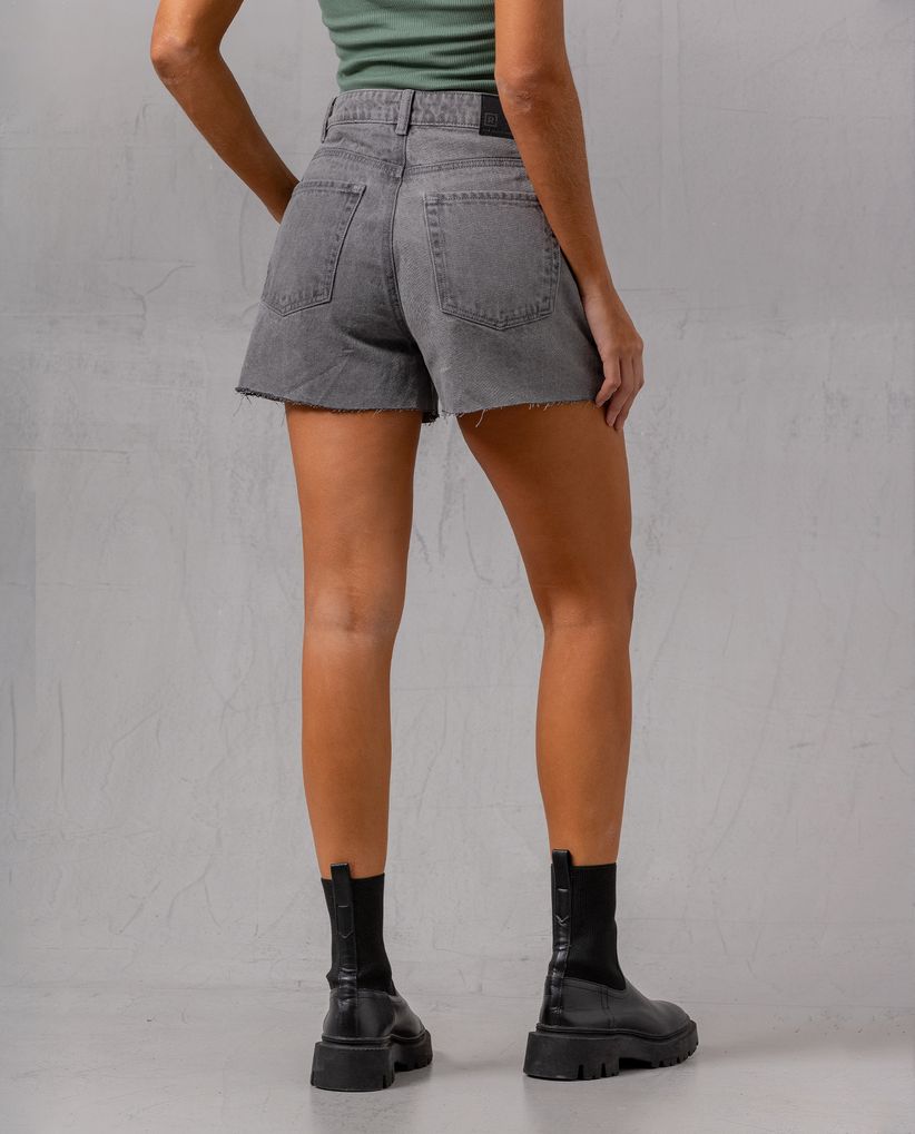 Short en denim gris para mujer