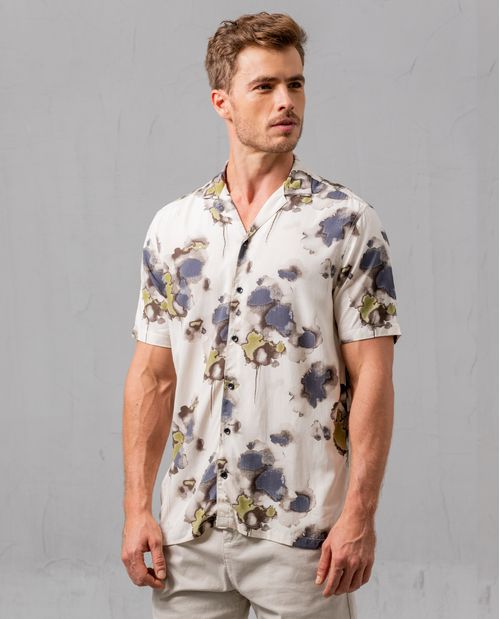Camisa tipo resort estampada para hombre
