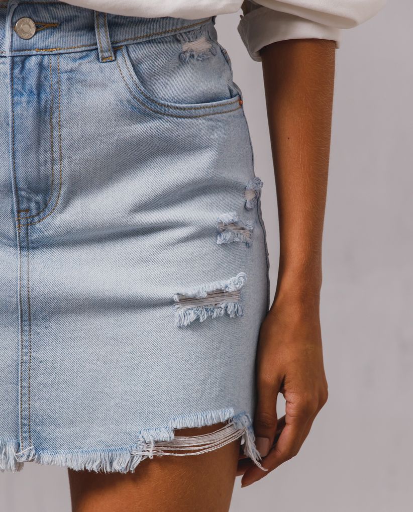 Falda con rotos localizados para mujer