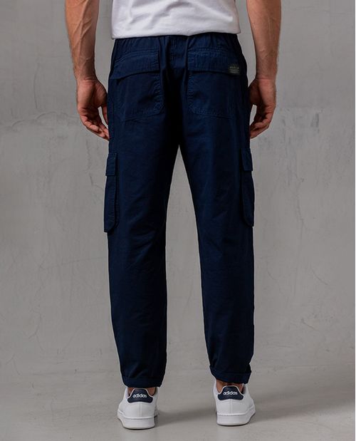 Pantalón tipo cargo para hombre