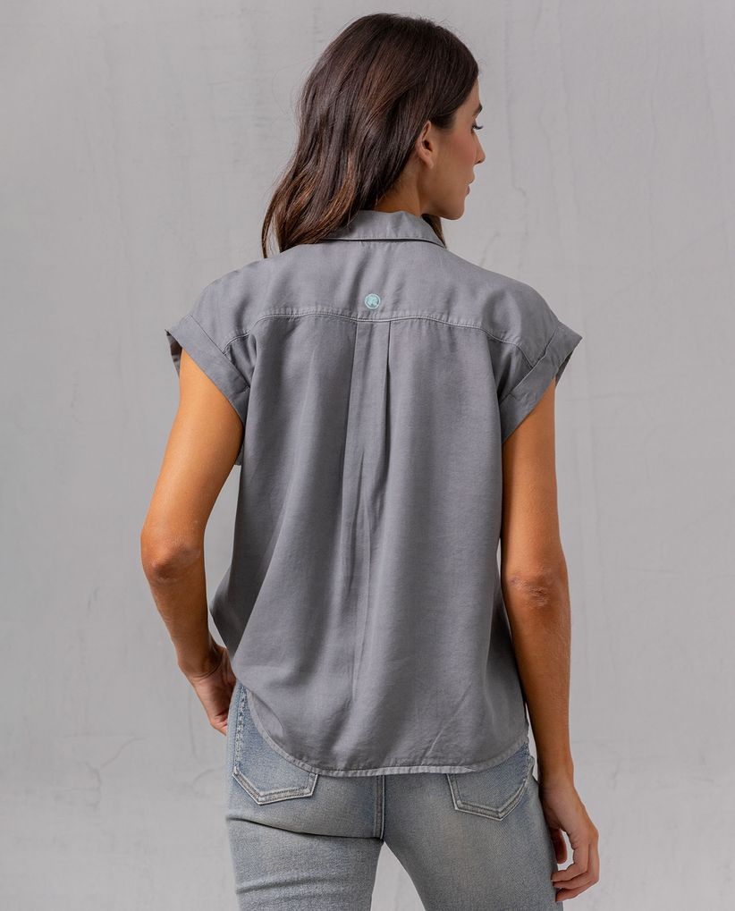 Camisa con escote en V para mujer