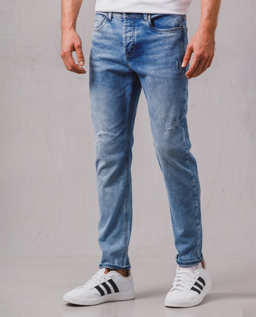 Jean Slim tono azul claro para hombre