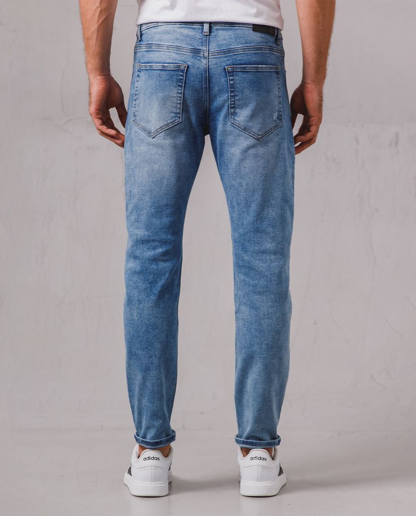 Jean Slim tono azul claro para hombre