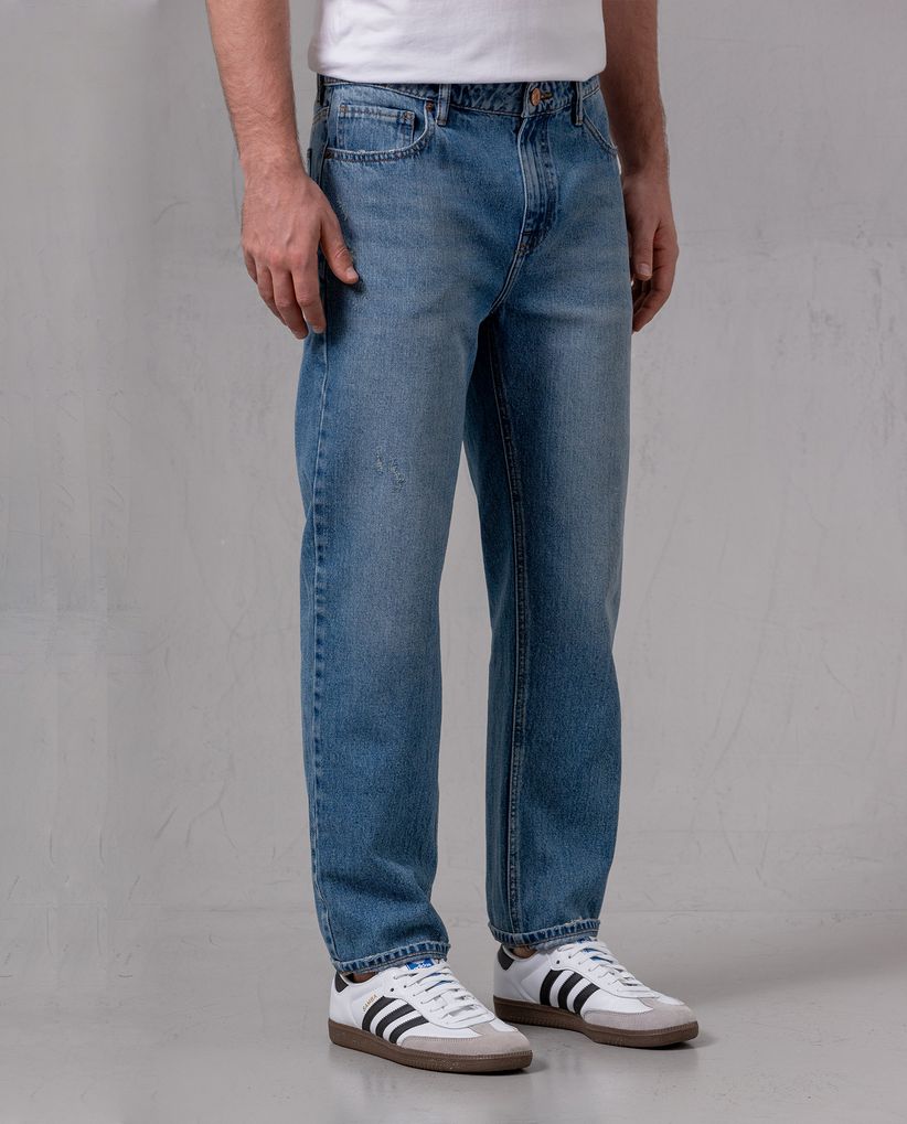 Jean Straight tono claro para hombre