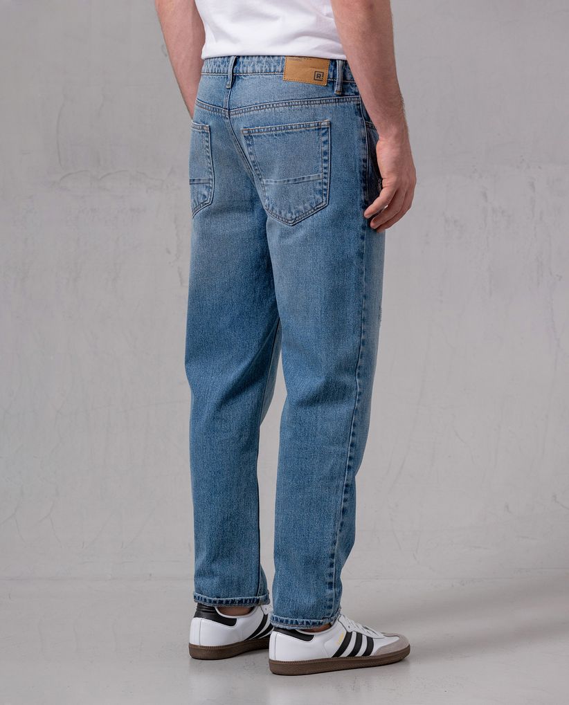 Jean Straight tono claro para hombre