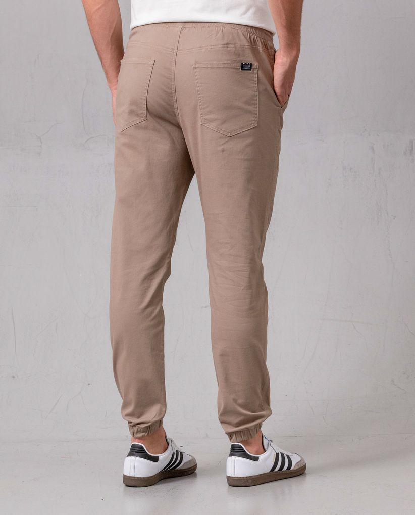 Pantalón con pretina y bota elástica para hombre