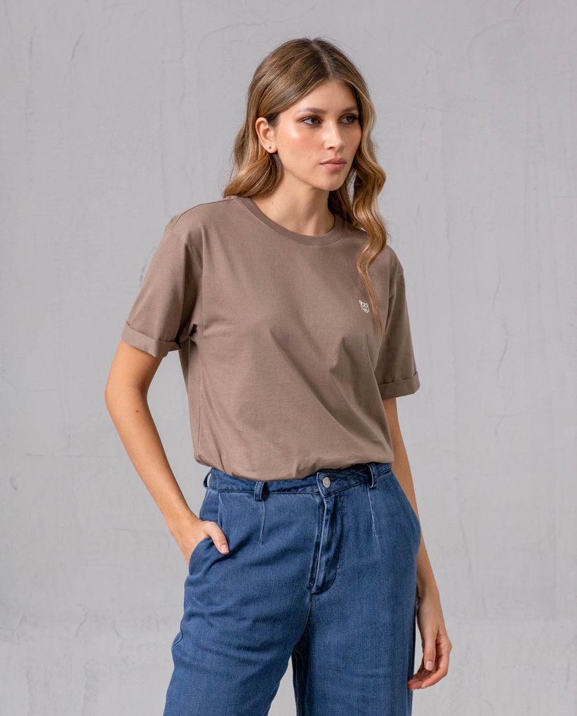 Camiseta básica con puma estampado para mujer