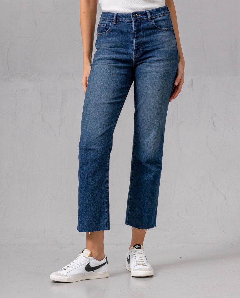 Jean Straight con bota al corte para mujer