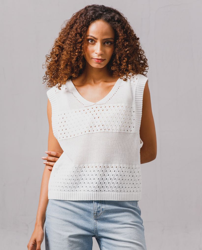 Chaleco con detalles desagujados para mujer