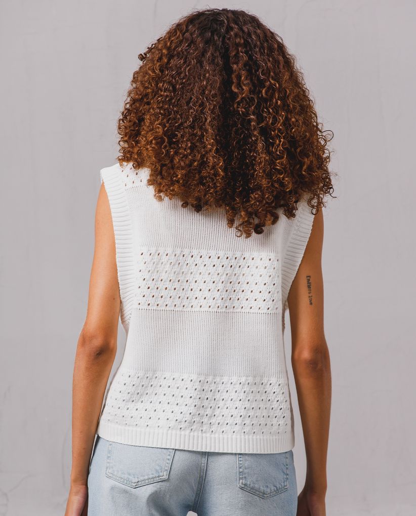 Chaleco con detalles desagujados para mujer
