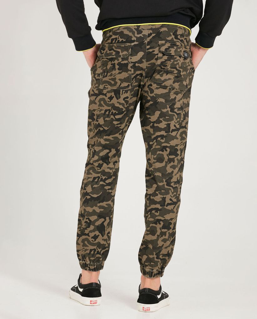 Pantalón tipo Jogger camuflado para hombre