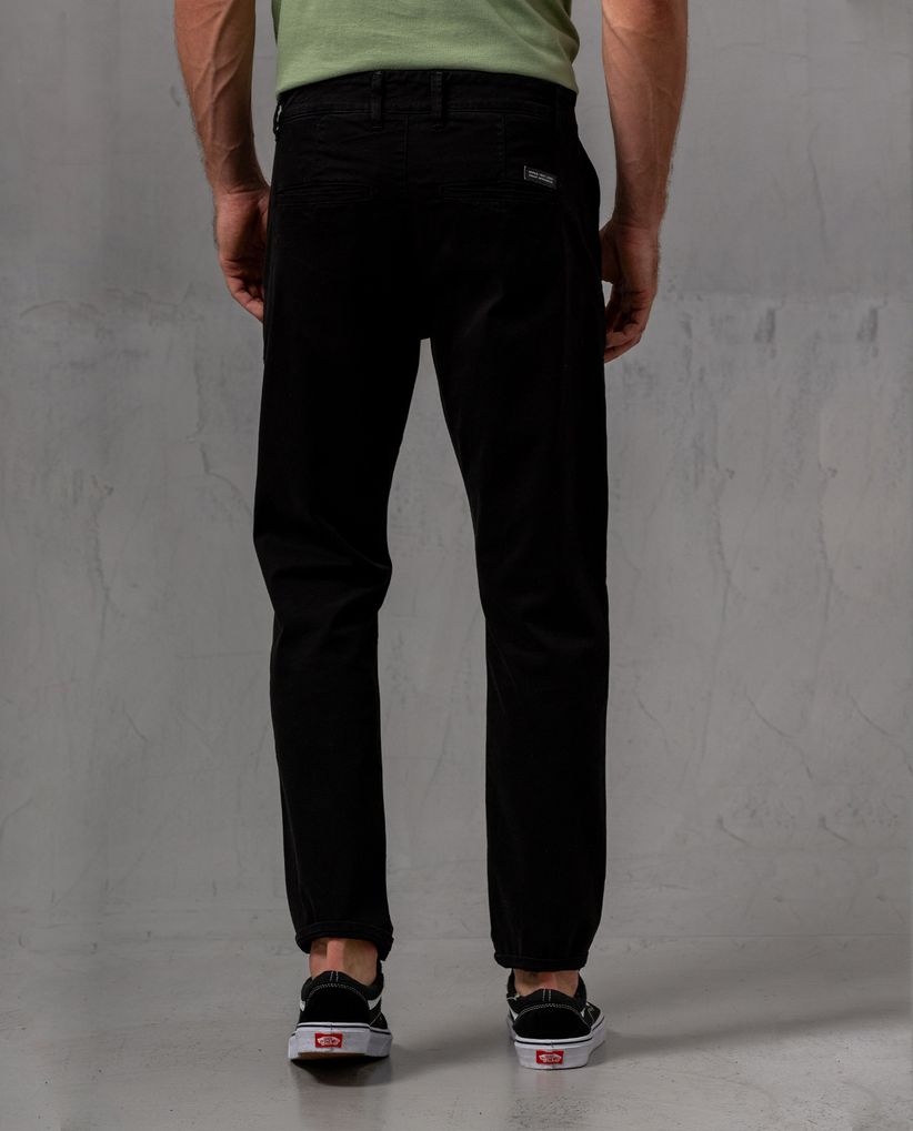 Pantalón tipo chino para hombre