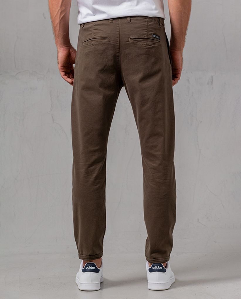 Pantalón tipo chino para hombre