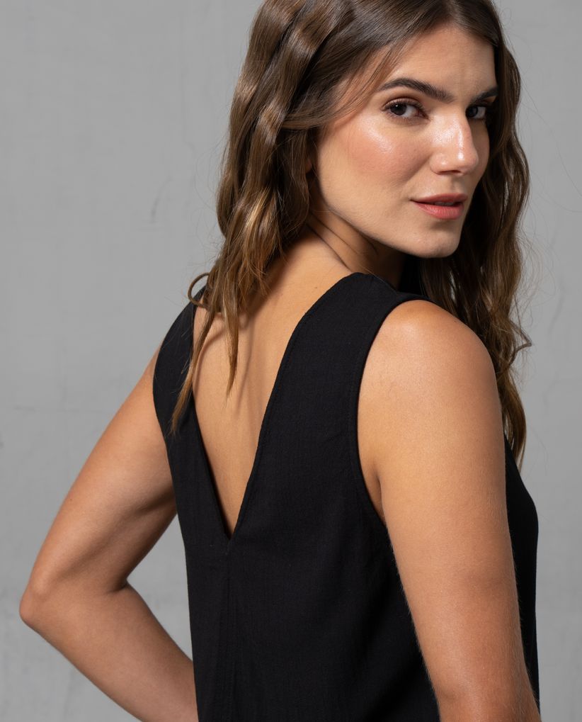 Camisa con escote V y abertura en costado para mujer