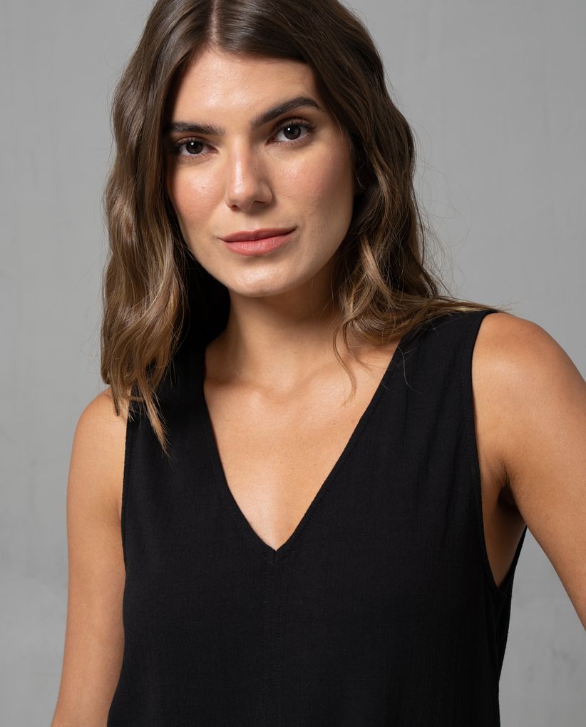 Camisa con escote V y abertura en costado para mujer