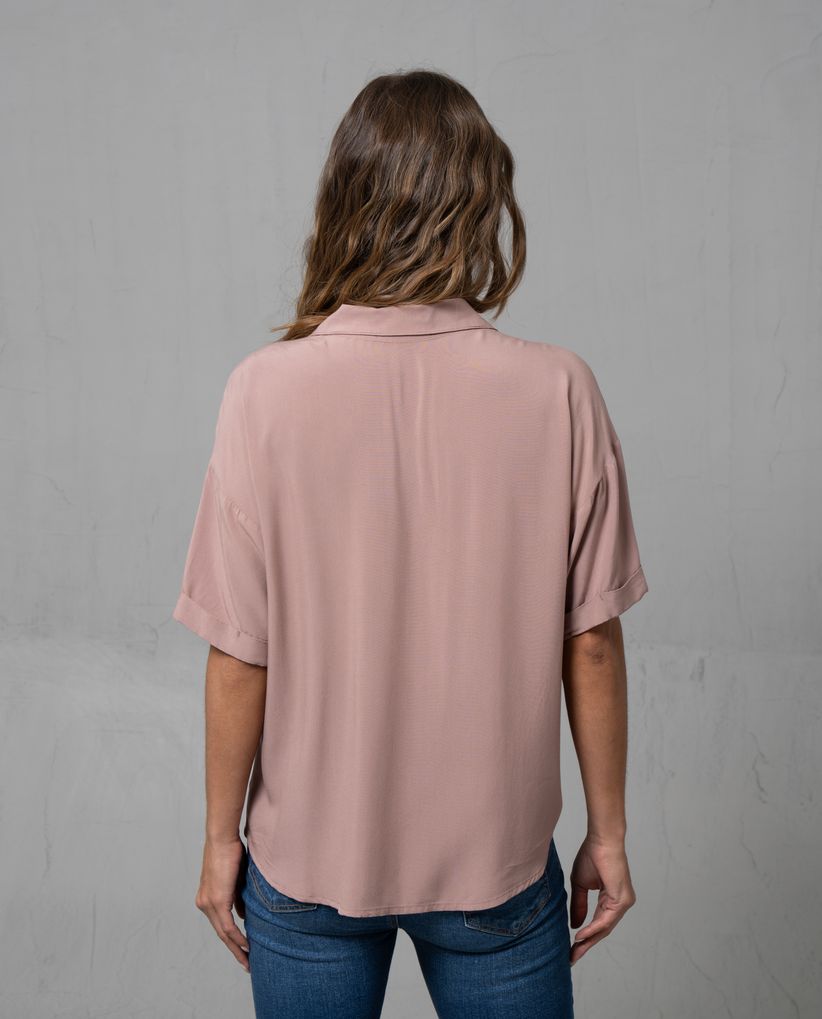 Camisa manga corta en tela liviana para mujer
