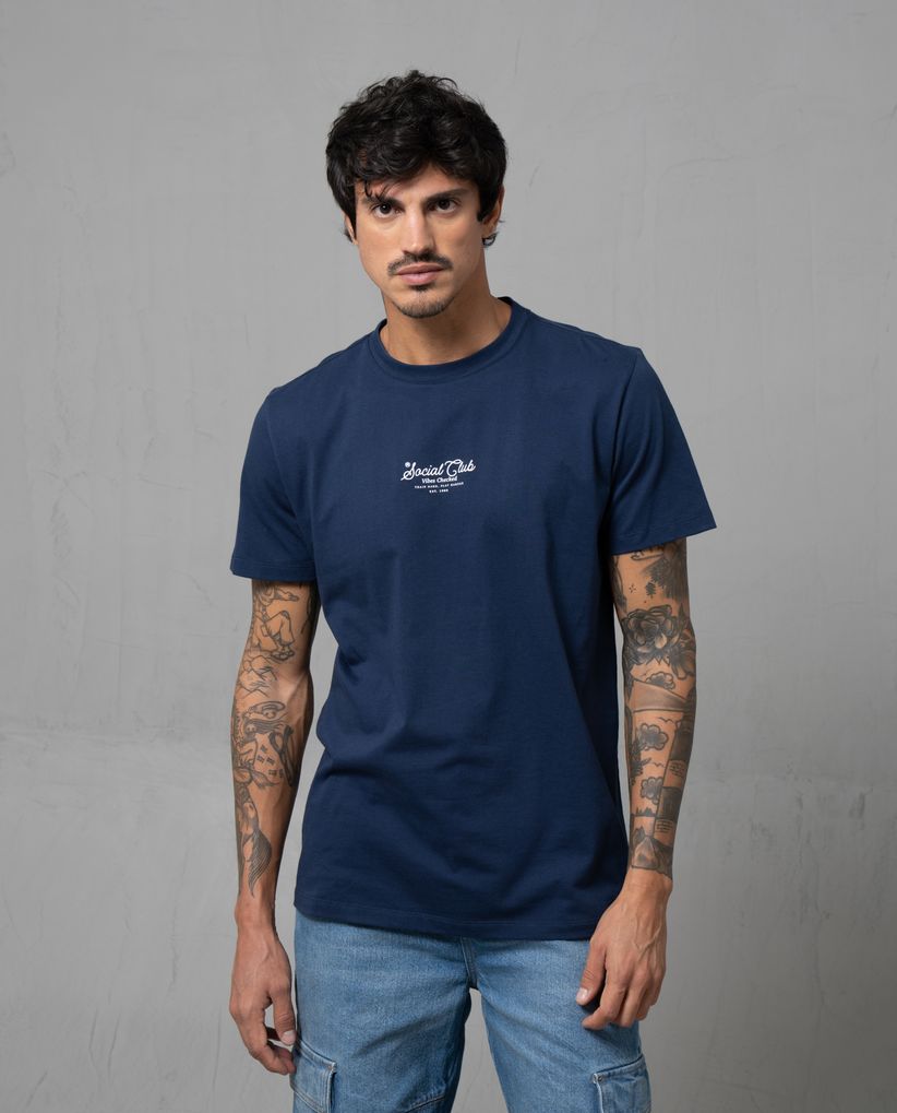 Camiseta con estampado en frente para hombre