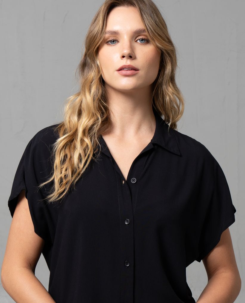 Camisa de manga rodada liviana para mujer