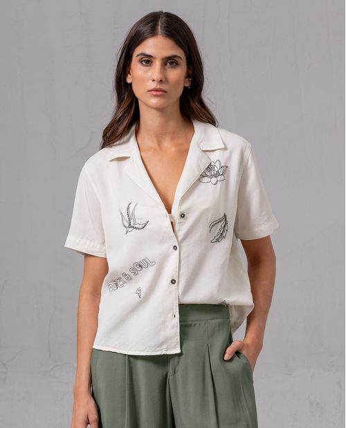 Camisa con detalles bordados para mujer