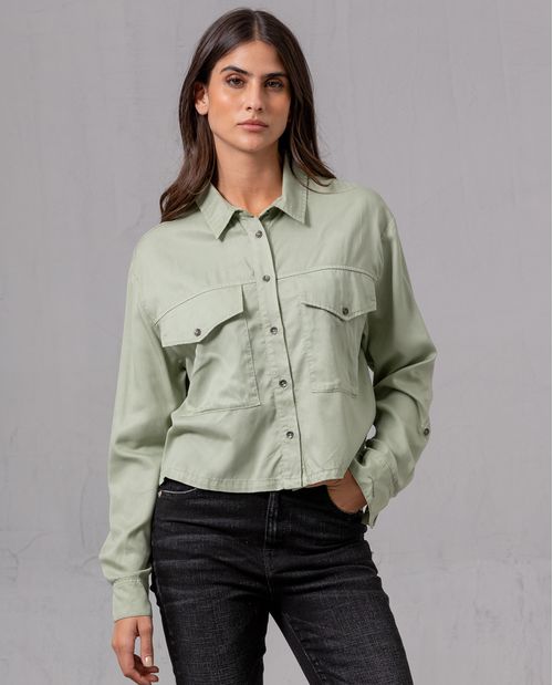 Camisa con bolsillos de tapa para mujer