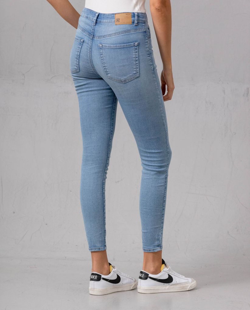 Jean Skinny tono azul claro para mujer