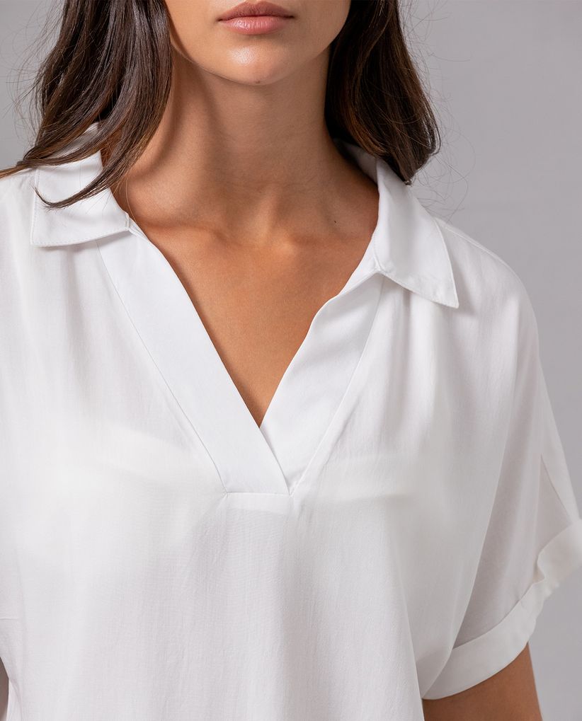 Camisa con escote en V para mujer