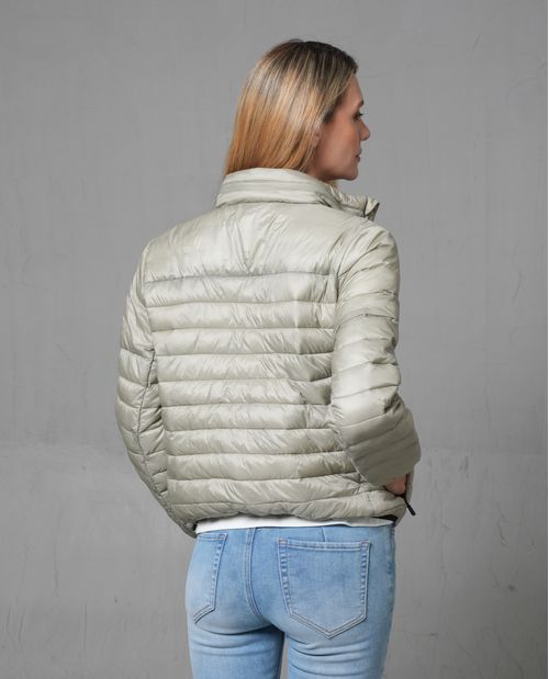 Chaqueta acolchada con capucha para mujer