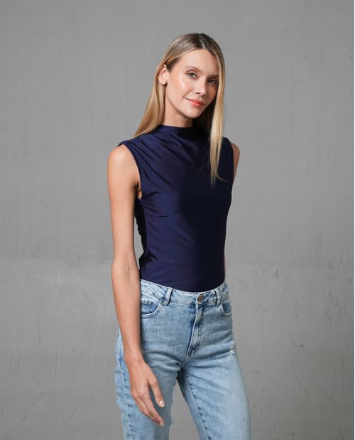 Camiseta ajustada con escote en espalda para mujer