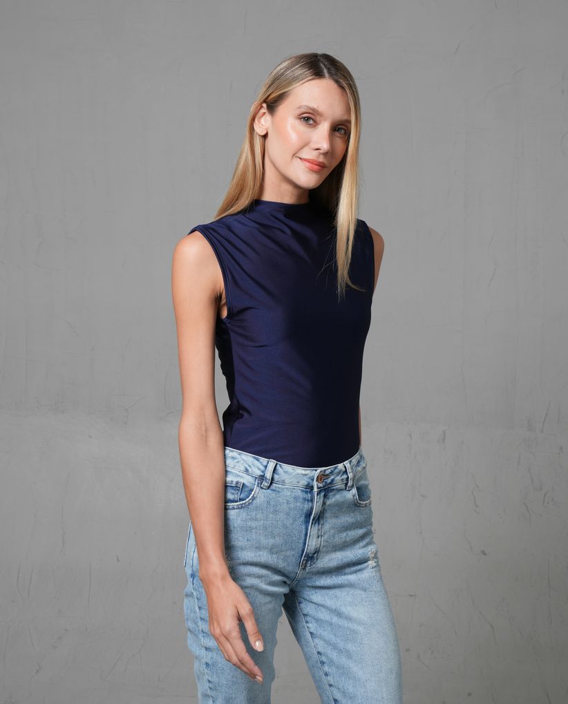 Camiseta ajustada con escote en espalda para mujer