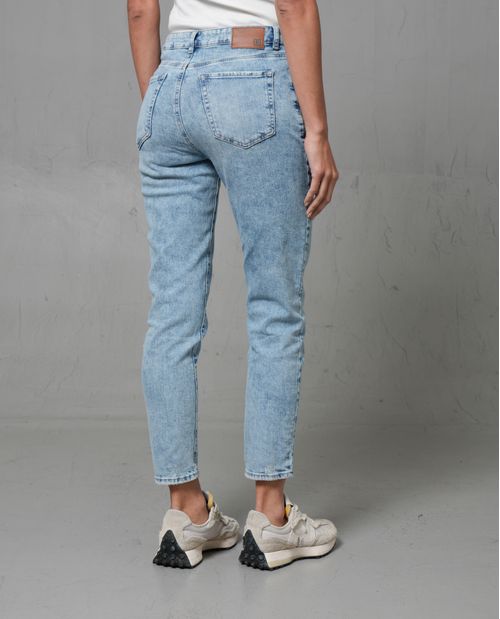 Jean Mom tono claro con rotos para mujer