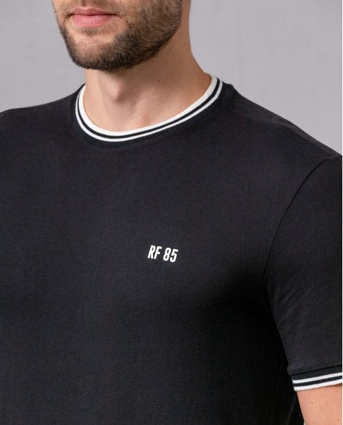 Camiseta con cuello y puños en contraste para hombre