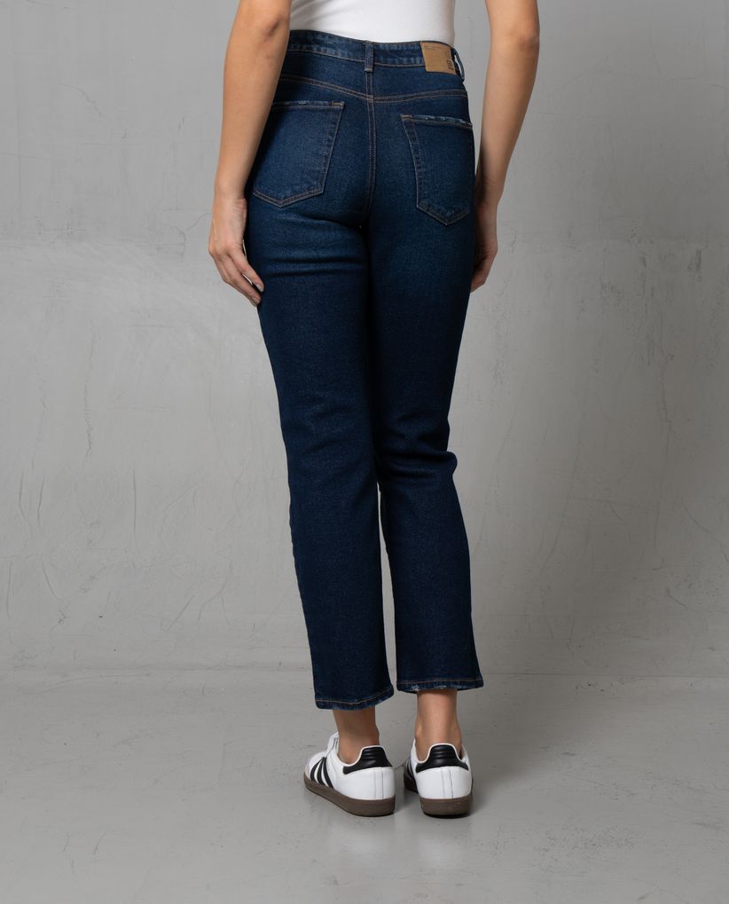 Jean Straight en denim tono oscuro para mujer