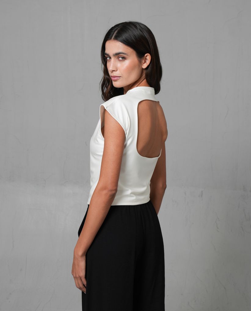 Camiseta ajustada con escote en espalda para mujer