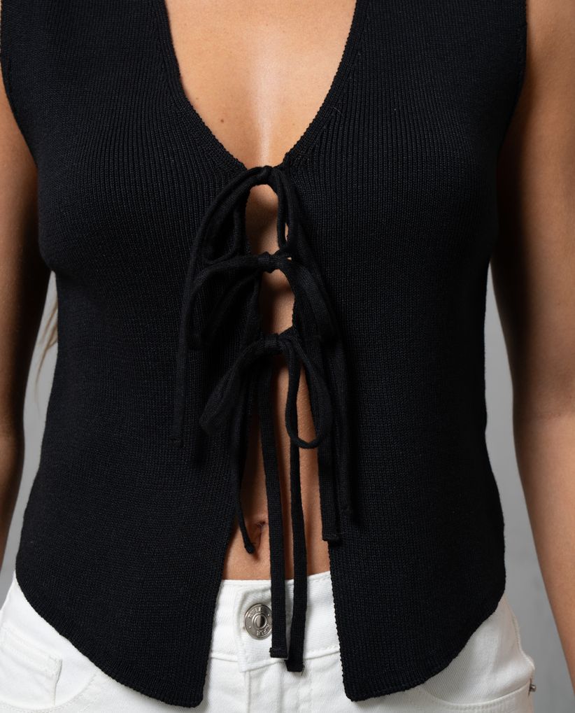 Chaleco tejido con amarres al frente para mujer