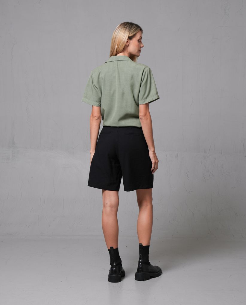 Bermuda liviana con prenses para mujer