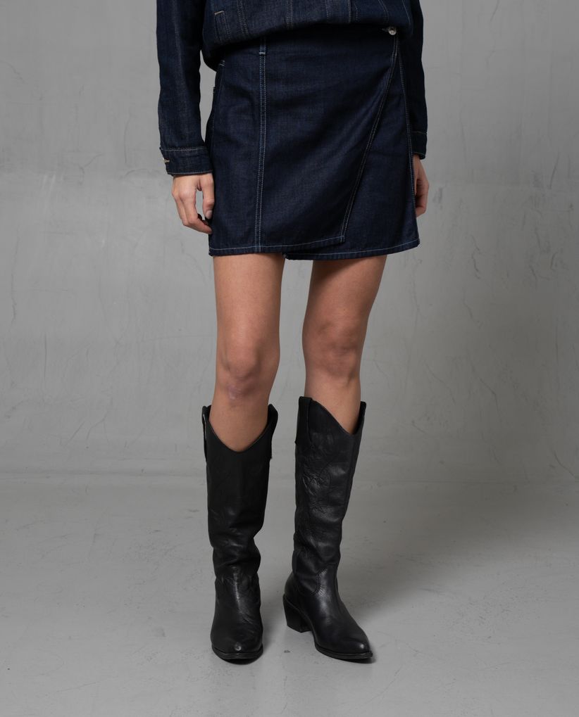 Falda corta tono raw para mujer