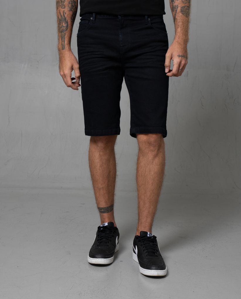 Bermuda en denim tono oscuro para hombre