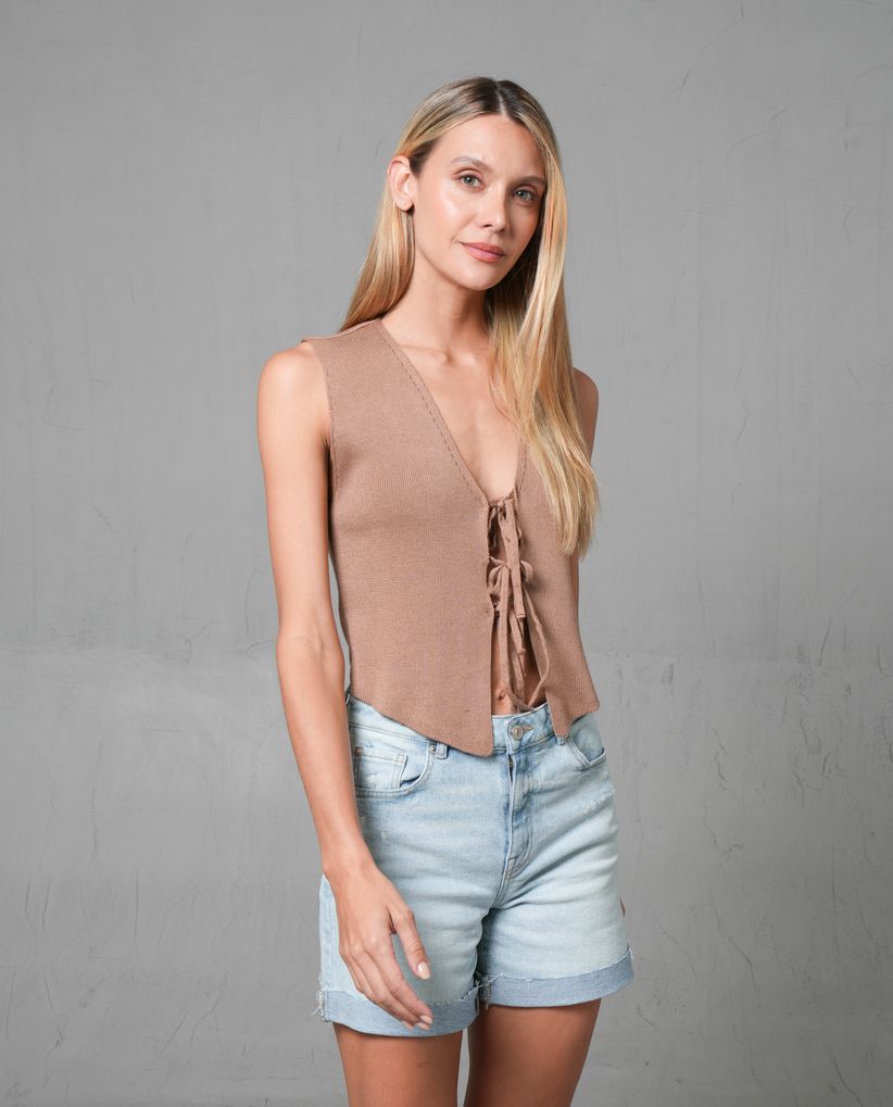 Chaleco tejido con amarres al frente para mujer