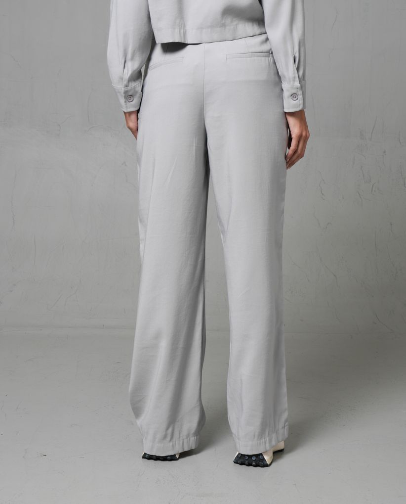 Pantalón con pinzas en delantero de bota recta para mujer