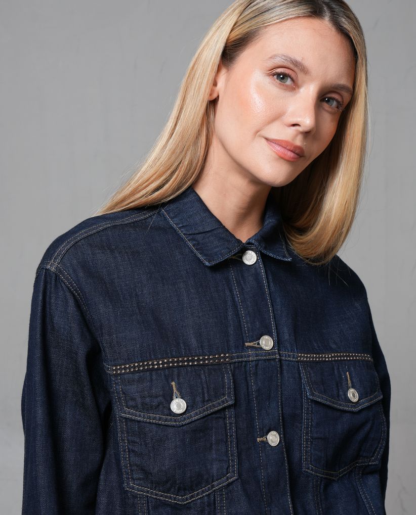 Chaqueta Trucker tono raw con apliques para mujer