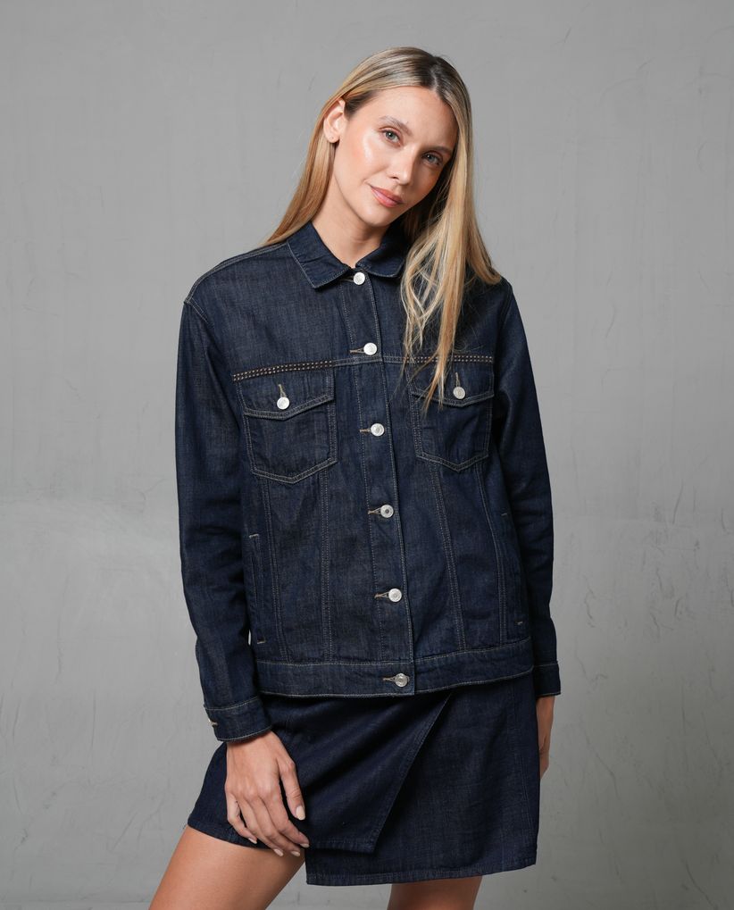 Chaqueta Trucker tono raw con apliques para mujer